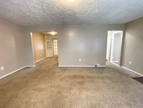 1512 N Woodridge Ave in Muncie, IN - Building Photo - Building Photo