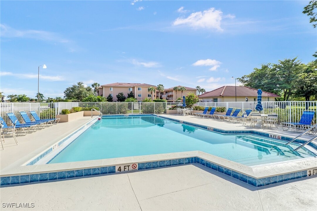 1001 Foxfire Ln in Naples, FL - Building Photo