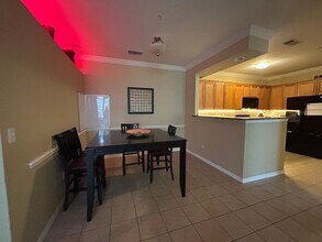 1142 SW 9th Rd in Gainesville, FL - Building Photo - Building Photo