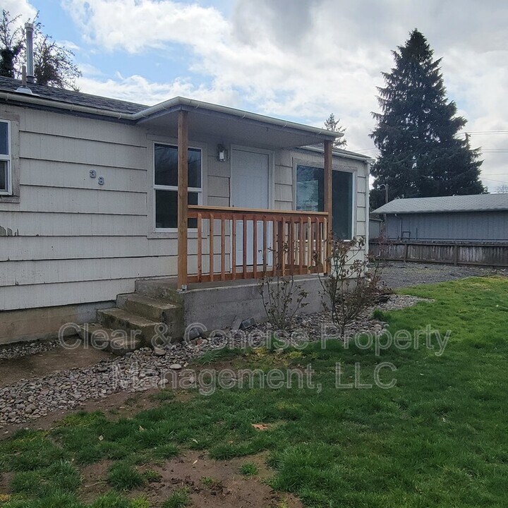 38 Corliss Ln in Eugene, OR - Building Photo
