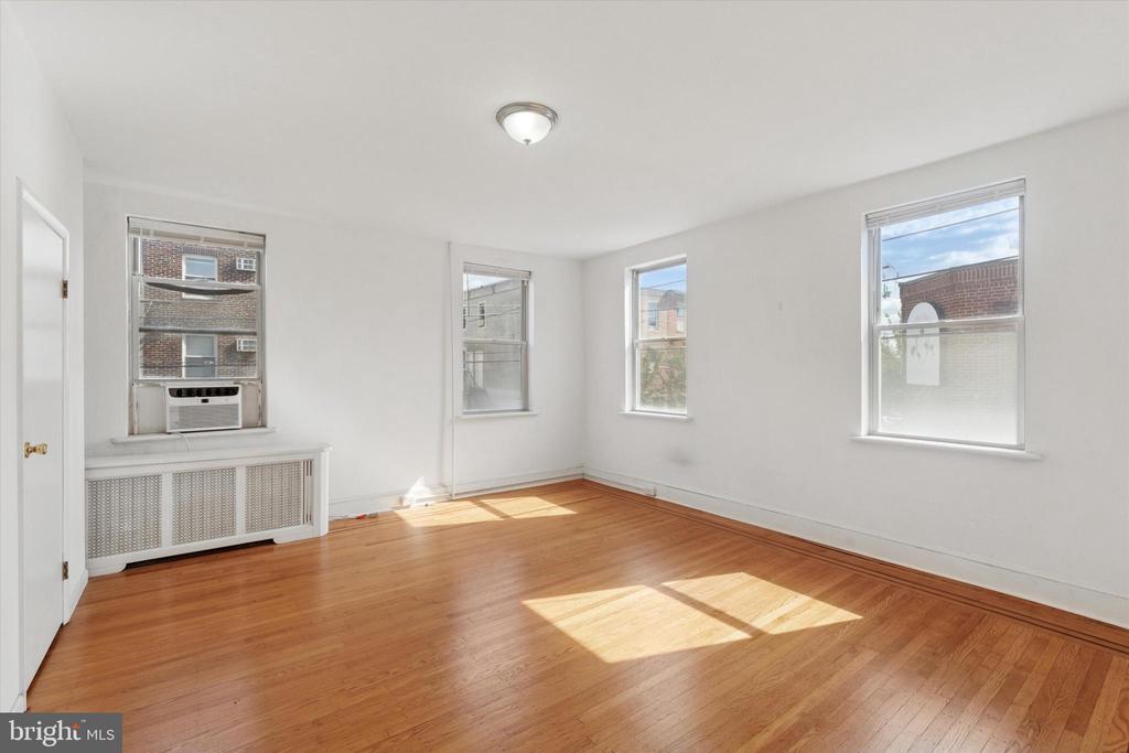 1710 S 10th St in Philadelphia, PA - Building Photo