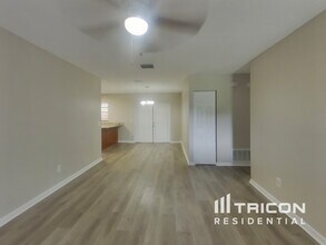 320 Laxton Ln in Valrico, FL - Building Photo - Building Photo