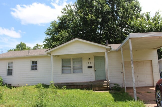property at 1024 S Holly Dr