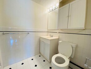50 Green St, Unit 209 in Brookline, MA - Building Photo - Building Photo