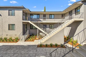 2120 Manhattan Beach Blvd in Redondo Beach, CA - Building Photo - Building Photo