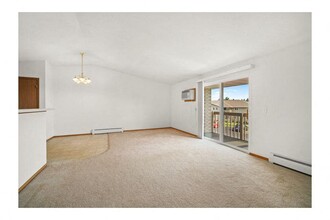 HILLTOP PARK APARTMENTS in Marshfield, WI - Foto de edificio - Interior Photo