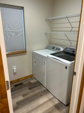 351 W Buttercup Way in Pueblo West, CO - Foto de edificio - Building Photo