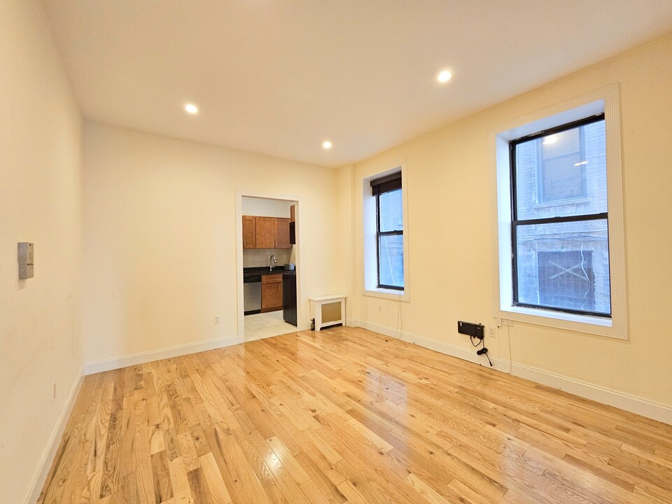 270 Fort Washington Ave in New York, NY - Building Photo
