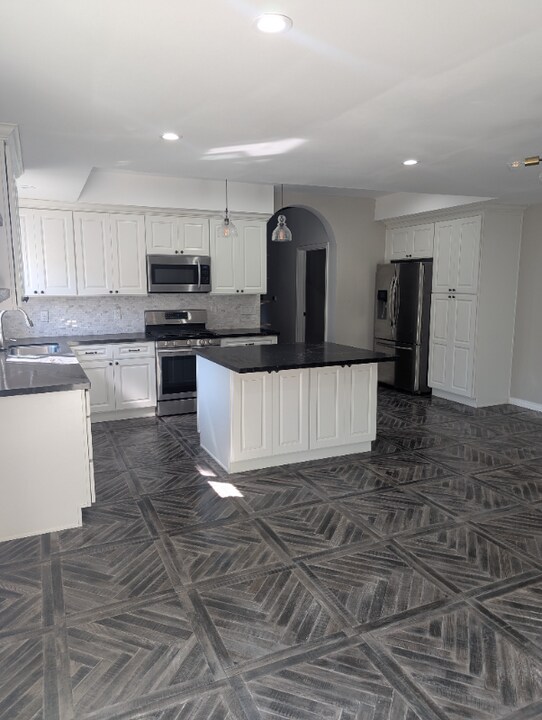 3115 Hollycrest Dr in Los Angeles, CA - Building Photo