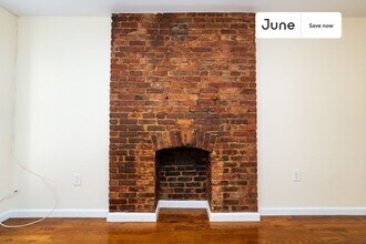 1365 1st Ave, Unit A in New York, NY - Foto de edificio - Building Photo