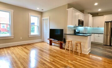 34 Evergreen St, Unit 1 in Boston, MA - Building Photo - Building Photo