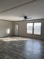 104 Bristol St in Oak Grove, KY - Building Photo