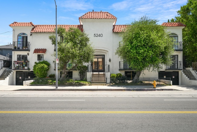property at 5240 Whitsett Ave