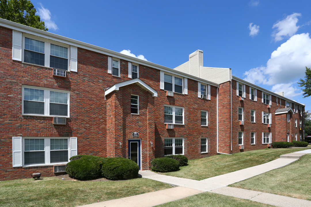 The Arbors in Rockford, IL - Building Photo