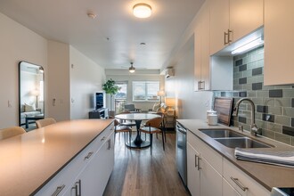 Urbana in Seattle, WA - Foto de edificio - Building Photo