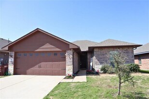 106 Cornell Ave in Farmersville, TX - Building Photo
