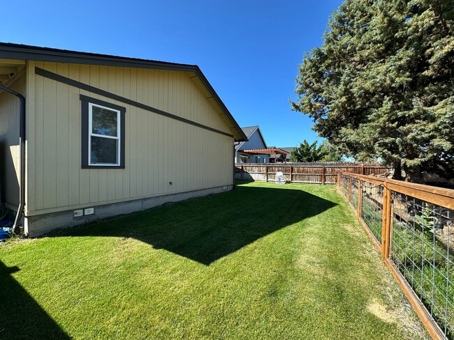 63853 Hunters Cir in Bend, OR - Building Photo - Building Photo