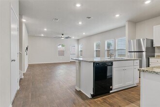 5916 Brocade Dr in Austin, TX - Building Photo - Building Photo
