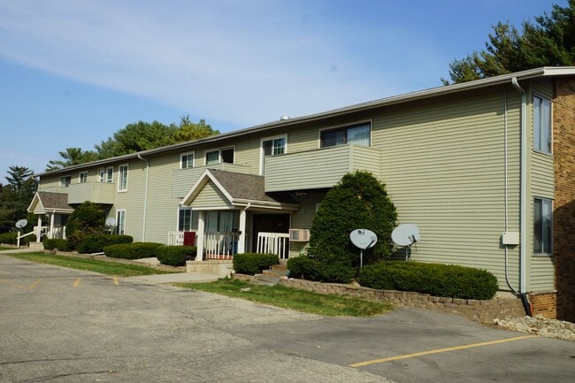 717 Lincoln Ave in Stoughton, WI - Building Photo - Building Photo