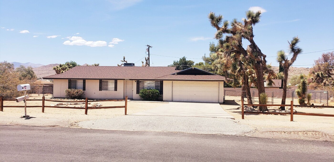 6984 Emerson Ave in Yucca Valley, CA - Building Photo