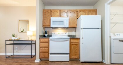 Polo Club Apartments in West Des Moines, IA - Building Photo - Building Photo