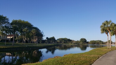 15300 SW 106th Ter, Unit #526 in Miami, FL - Foto de edificio - Building Photo