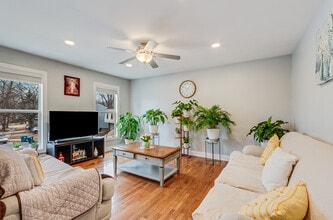 2340 Portsmouth Ct in Aurora, IL - Building Photo - Building Photo