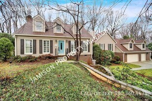 1300 Home Pl in Matthews, NC - Building Photo