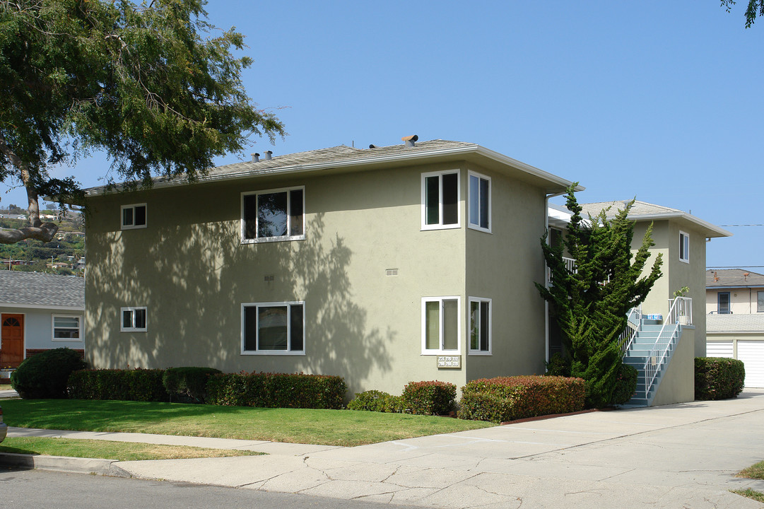 266-276 N Dos Caminos St in Ventura, CA - Building Photo