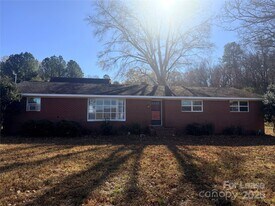 5226 Indian Trail Fairview Rd in Indian Trail, NC - Building Photo