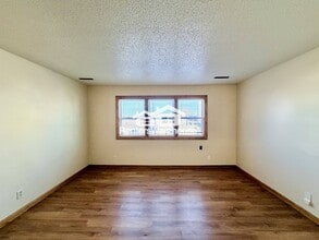 303 S Madison St in Prairie City, IA - Building Photo - Building Photo