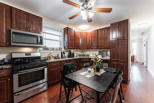 2911 N Ridgeway Ave, Unit 2F in Chicago, IL - Building Photo