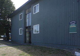 Kincaid Court in Burnaby, BC - Building Photo - Building Photo