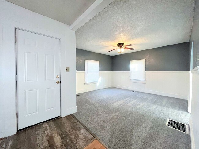 531 E Ave B in Hutchinson, KS - Building Photo - Building Photo