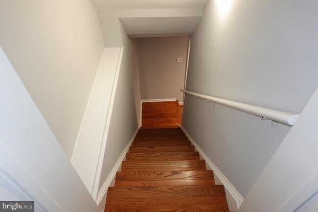 property at 1912 Pohick Creek Ct