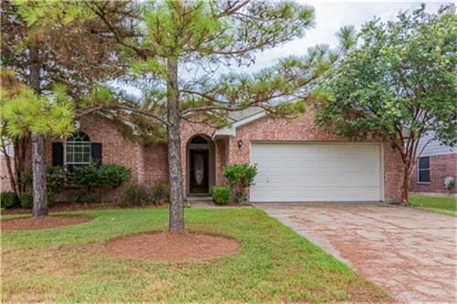 19619 Nara Vista Dr in Tomball, TX - Foto de edificio