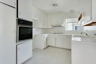 bright kitchen - Villa Royale Apartments in Los Angeles, California
