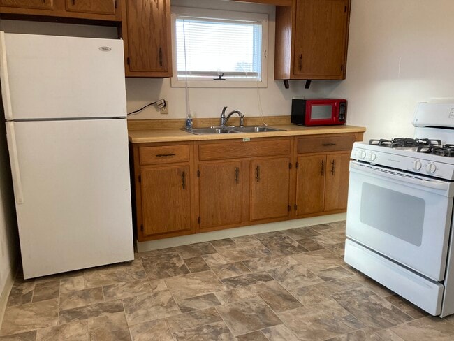 104 W Miller St, Unit Unit 2 in New Castle, PA - Building Photo - Building Photo