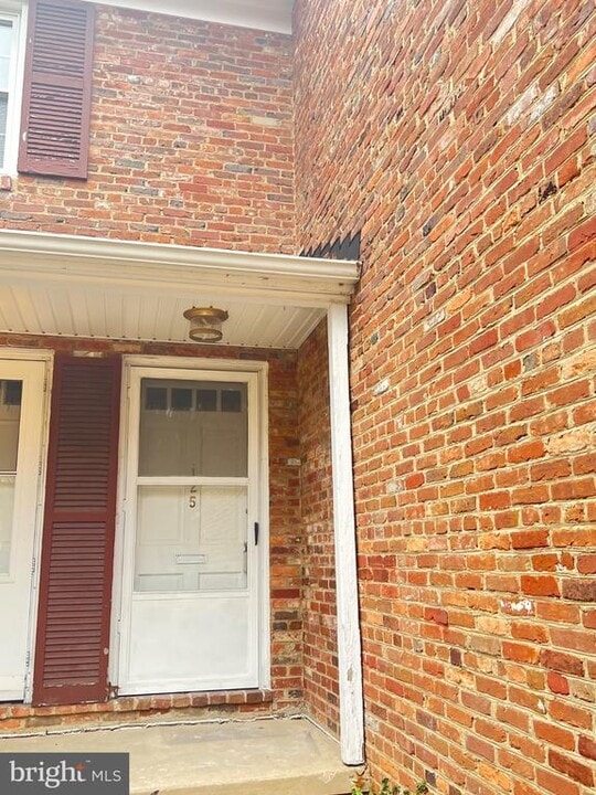 125 Talbott St in Rockville, MD - Building Photo
