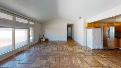 5001 Rockford Dr in San Diego, CA - Building Photo - Building Photo