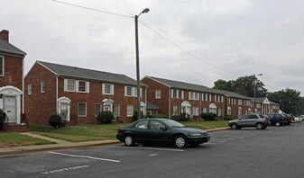 Warwick Place Apartments in Richmond, VA - Building Photo