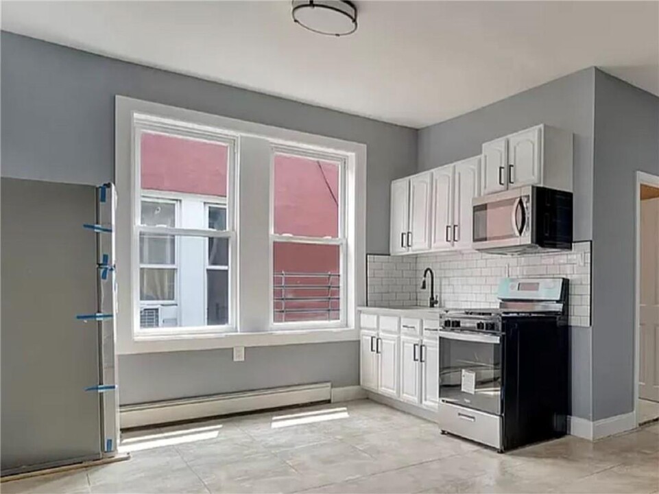 658 Watkins St in Brooklyn, NY - Foto de edificio