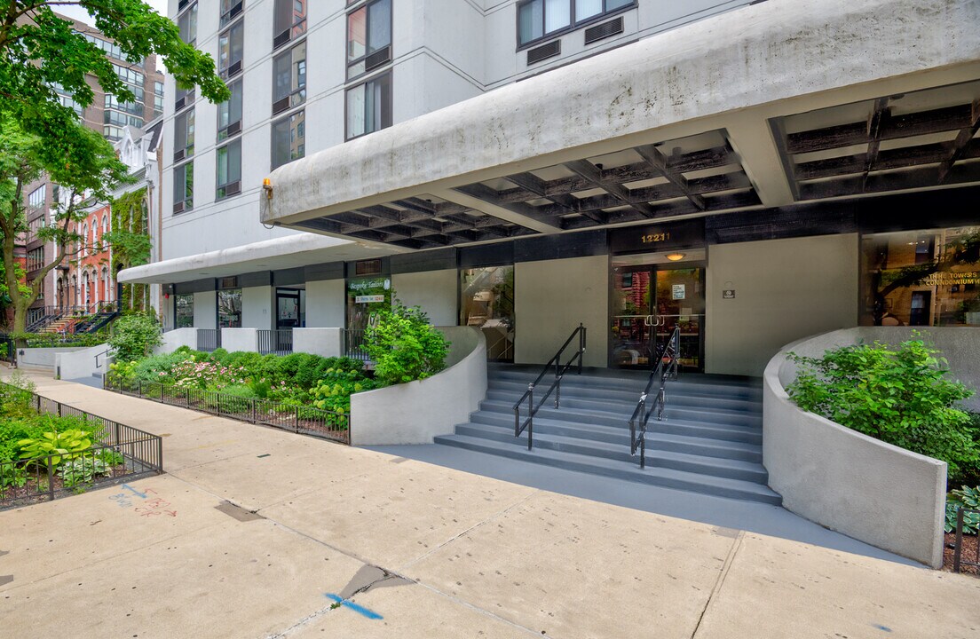 1221 N Dearborn Pkwy-Unit -806S in Chicago, IL - Building Photo