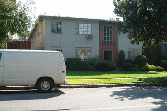 328 N Louise St in Glendale, CA - Building Photo - Building Photo