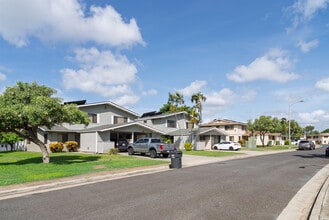 Caitlin Park in Honolulu, HI - Building Photo - Building Photo