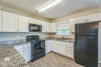 56 Boone Dr in Newnan, GA - Building Photo - Building Photo