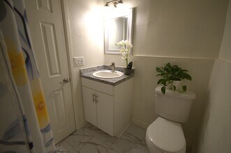 9632 N 10th Ave, Unit 1 in Phoenix, AZ - Building Photo - Building Photo