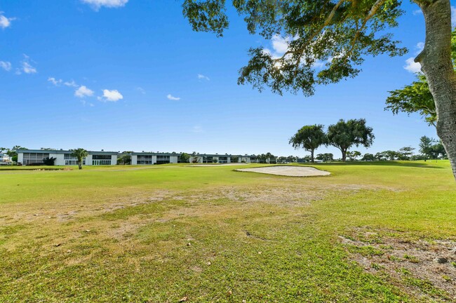 152 Normandy Ln in Delray Beach, FL - Foto de edificio - Building Photo