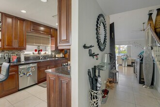 3875 Circle Lake Dr in West Palm Beach, FL - Building Photo - Building Photo