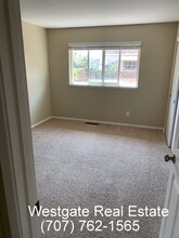 1425 Dandelion Way in Petaluma, CA - Foto de edificio - Building Photo